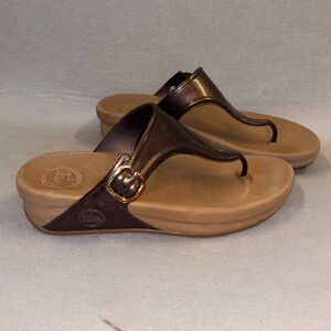 Fit flop Women's bronze flip flop Brown Sandals size 7 heeled wedge style